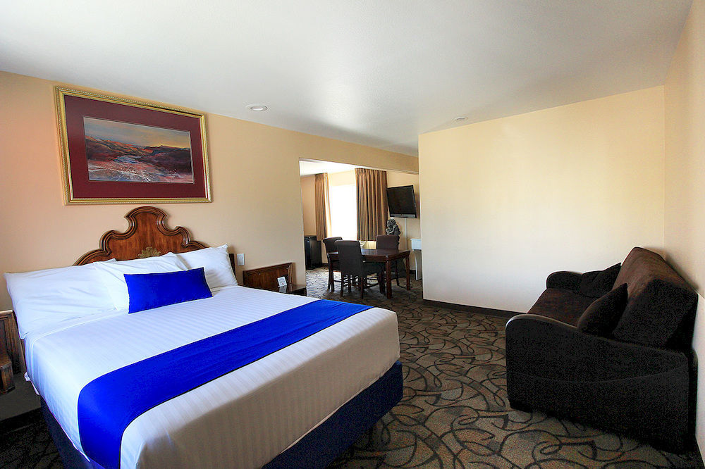 Colony Inn 2*